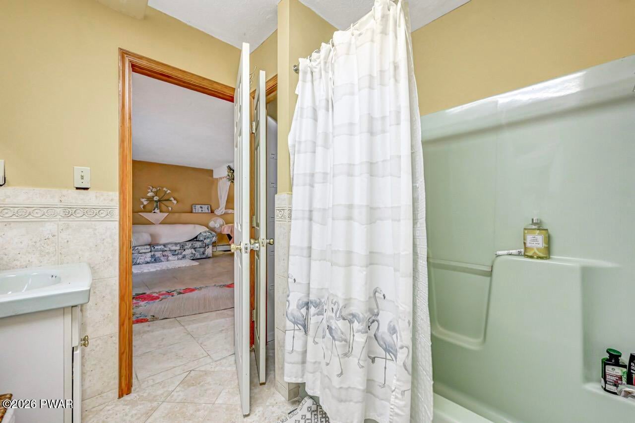 Hawley, Pennsylvania, 18428, United States, 3 Bedrooms Bedrooms, ,3 BathroomsBathrooms,Residential,For Sale,2045204
