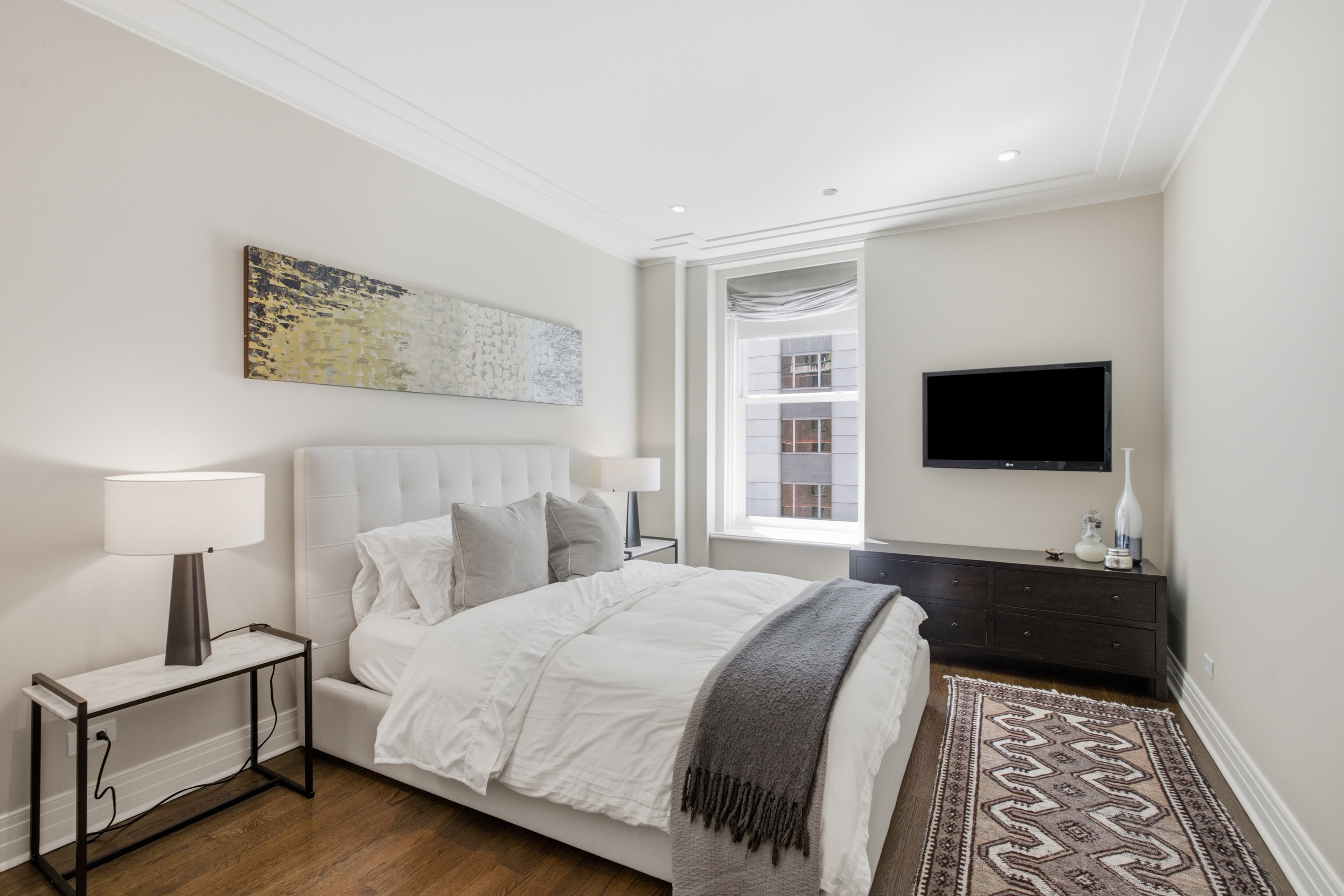  Outstanding, Three-bedroom Three and a Half Baths - 物件實景