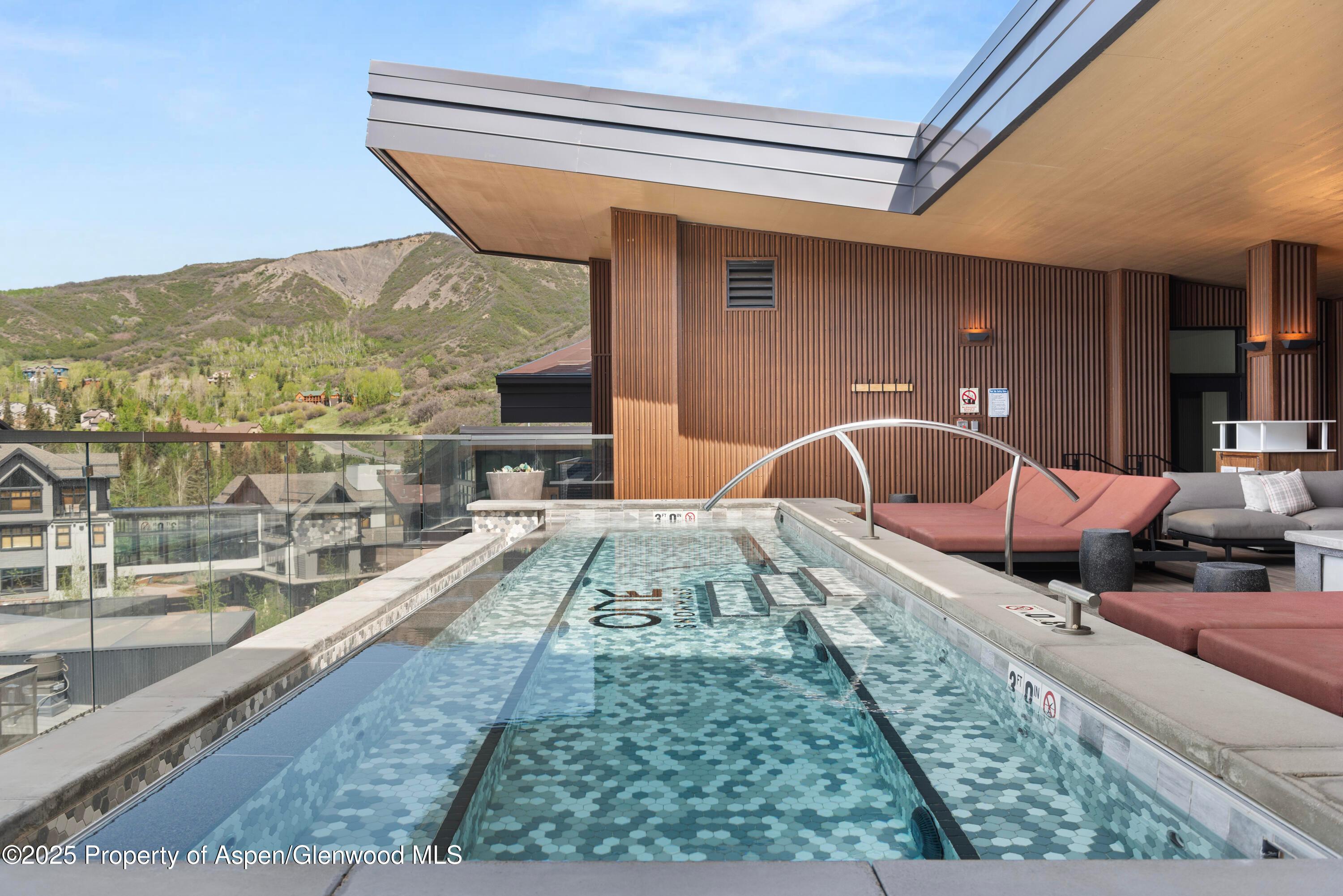 Snowmass Village, Colorado, 81615, United States, 3 Bedrooms Bedrooms, ,3 BathroomsBathrooms,Residential,For Sale,1997105