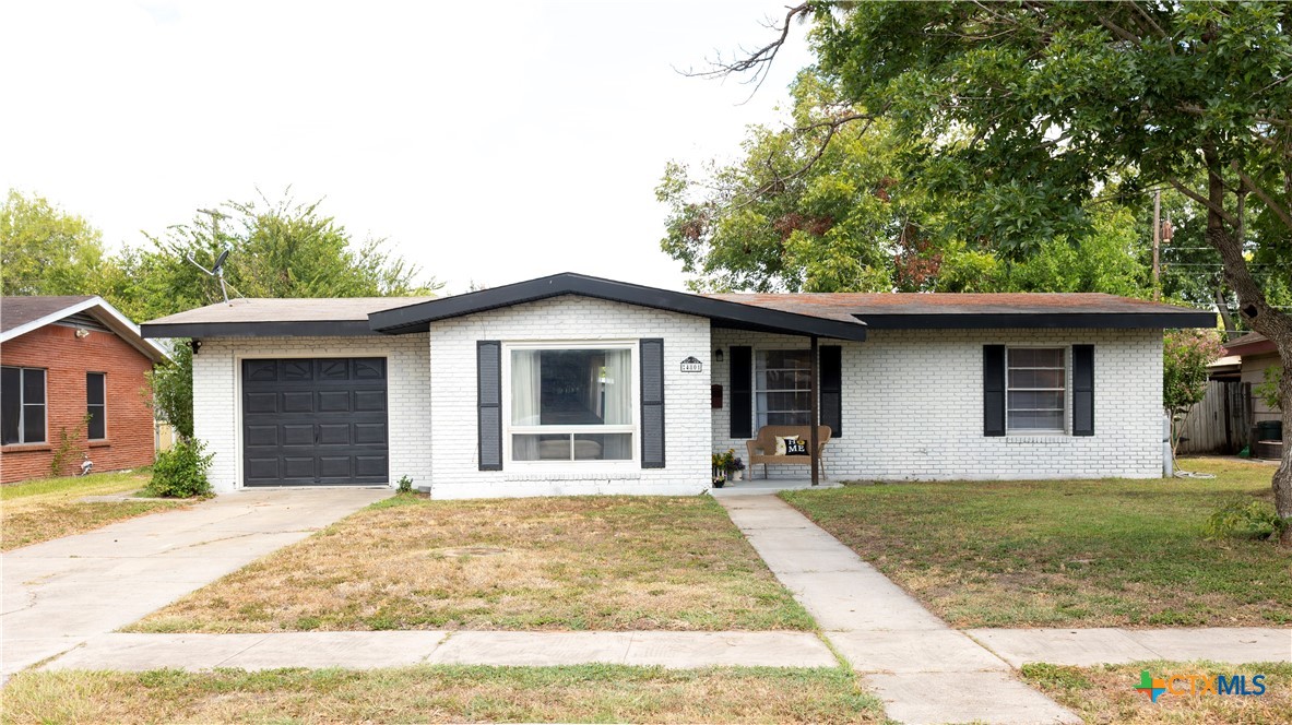 Dahlia Ln, Victoria, TX 77904