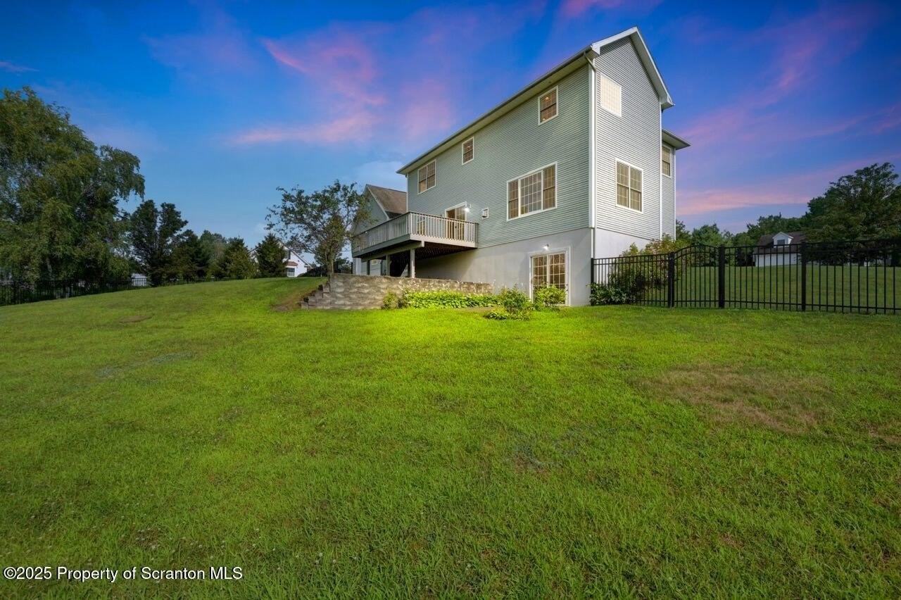 Throop, Pennsylvania, 18512, United States, 3 Bedrooms Bedrooms, ,3 BathroomsBathrooms,Residential,For Sale,1889511