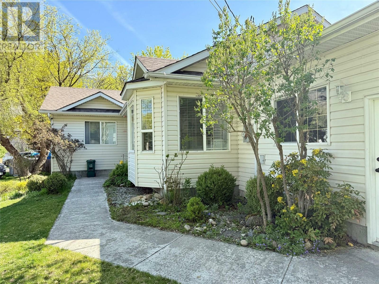 GRAND FORKS, British Columbia, V0H 1H0, CA, 5 Bedrooms Bedrooms, ,2 BathroomsBathrooms,Residential,For Sale,1837814