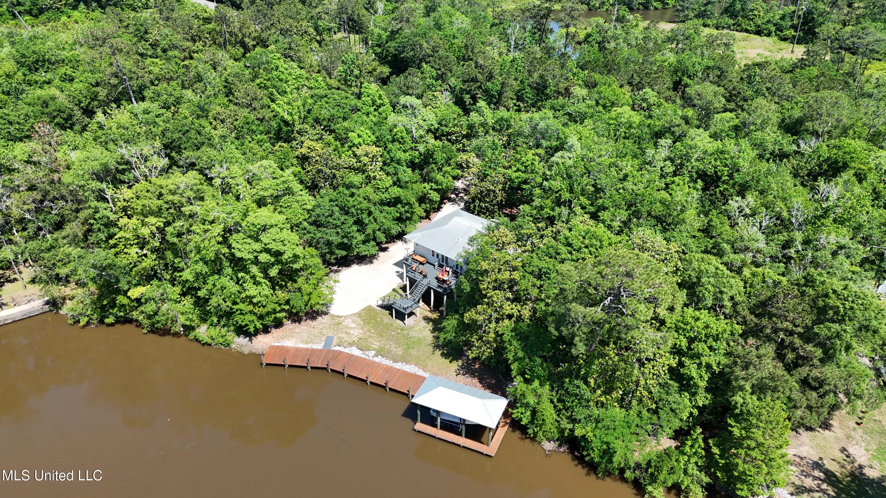 Biloxi, Mississippi, 39532, United States, 2 Bedrooms Bedrooms, ,2 BathroomsBathrooms,Residential,For Sale,1806133