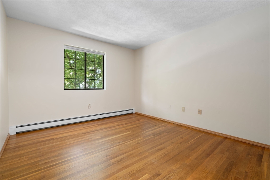 Newton, Massachusetts, 02459, United States, 2 Bedrooms Bedrooms, ,2 BathroomsBathrooms,Residential,For Sale,1941065