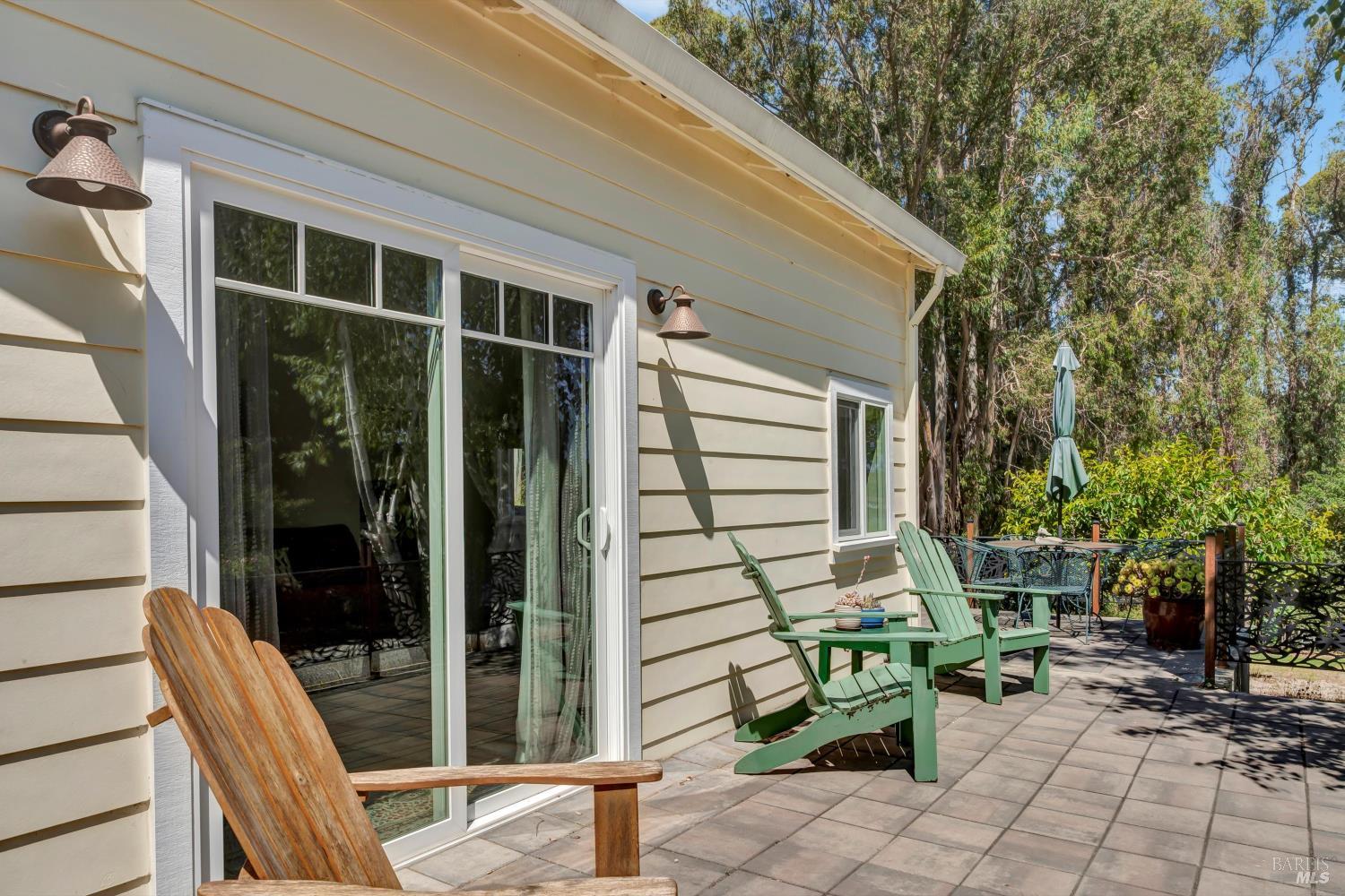 Sebastopol, California, 95472, United States, 2 Bedrooms Bedrooms, ,2 BathroomsBathrooms,Residential,For Sale,1913141