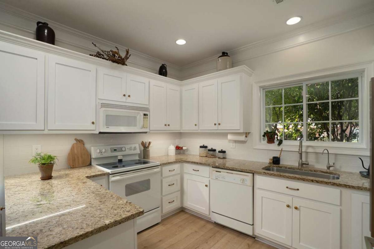 Watkinsville, Georgia, 30677, United States, 2 Bedrooms Bedrooms, ,2 BathroomsBathrooms,Residential,For Sale,1957394