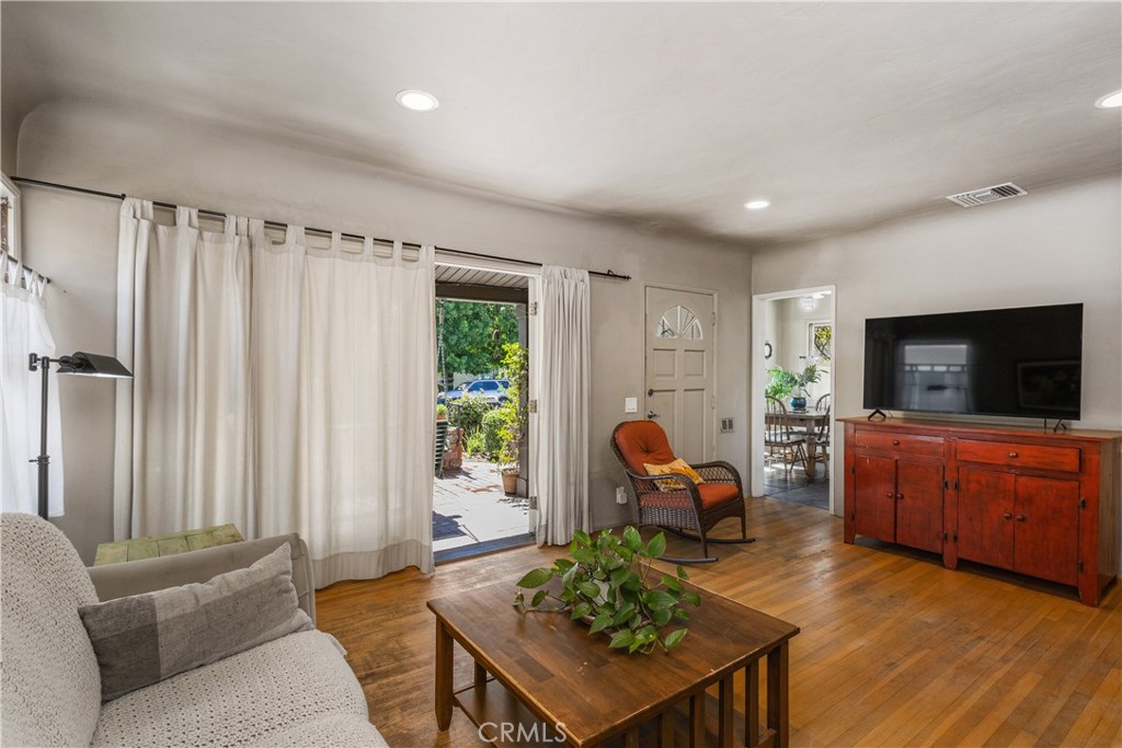 Anaheim, California, 92802, United States, 2 Bedrooms Bedrooms, ,2 BathroomsBathrooms,Residential,For Sale,1892666