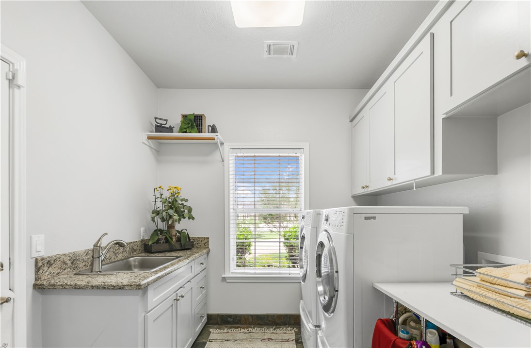 College Station, Texas, 77845, United States, 4 Bedrooms Bedrooms, ,4 BathroomsBathrooms,Residential,For Sale,1935327