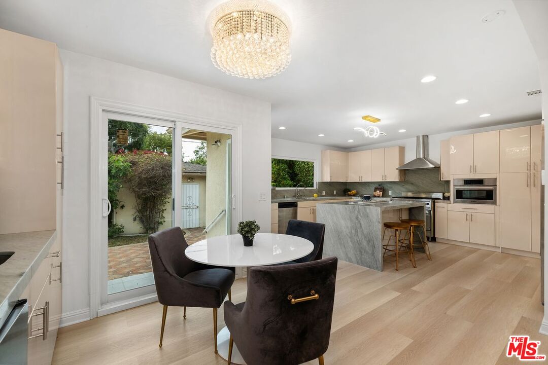 Los Angeles, California, 90048, United States, 4 Bedrooms Bedrooms, ,4 BathroomsBathrooms,Residential,For Sale,1912253