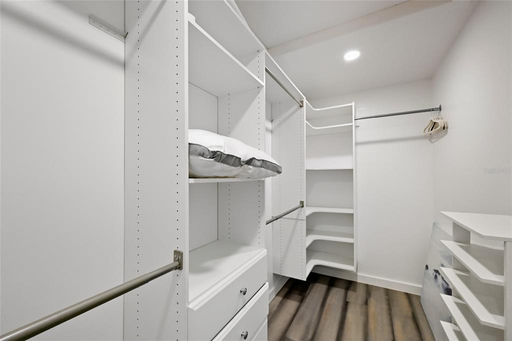 Sarasota, Florida, 34242, United States, 4 Bedrooms Bedrooms, ,5 BathroomsBathrooms,Residential,For Sale,1999117