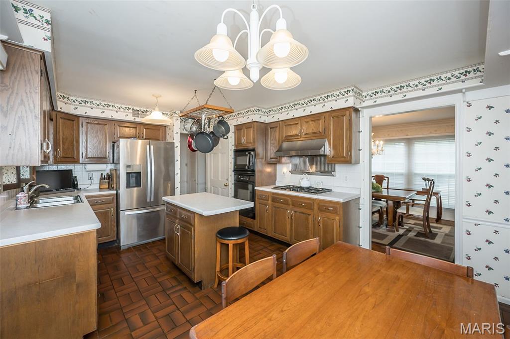 Chesterfield, Missouri, 63017, United States, 4 Bedrooms Bedrooms, ,3 BathroomsBathrooms,Residential,For Sale,1932834