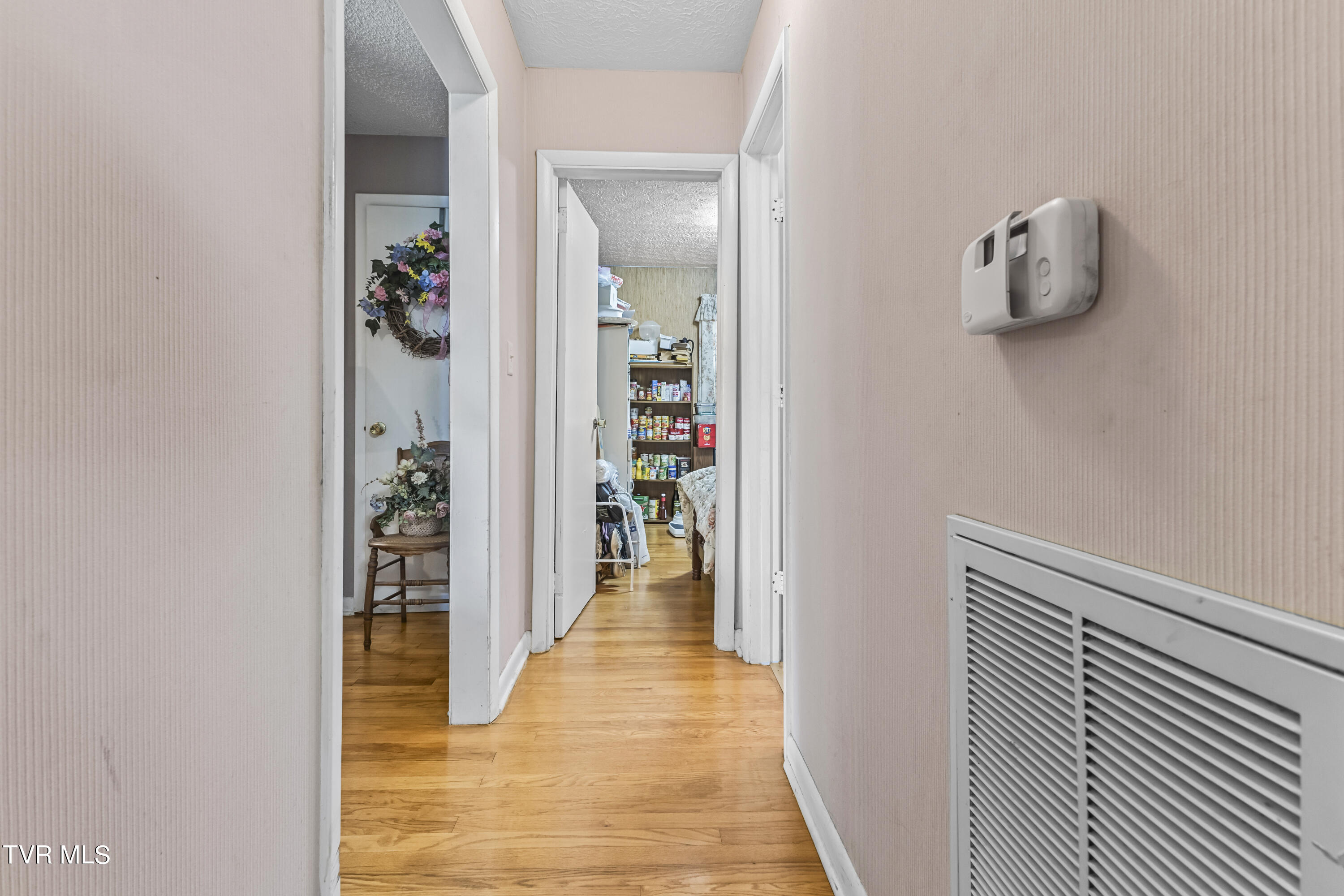 Jonesborough, Tennessee, 37659, United States, 3 Bedrooms Bedrooms, ,3 BathroomsBathrooms,Residential,For Sale,1888653