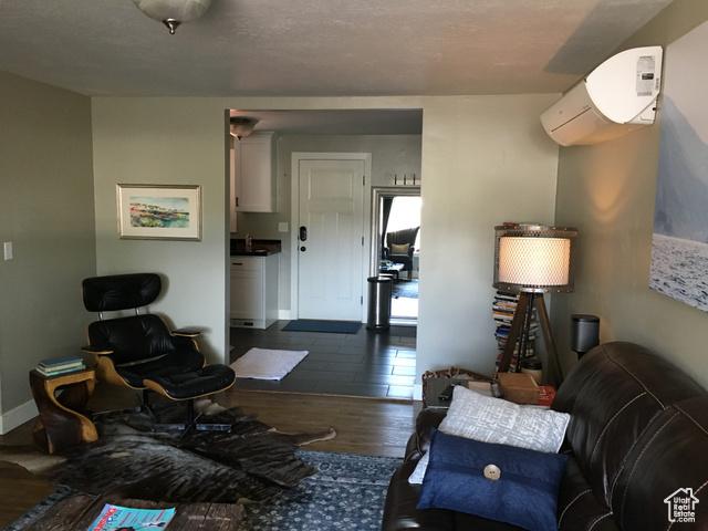 Salt Lake City, Utah, 84106, United States, 4 Bedrooms Bedrooms, ,2 BathroomsBathrooms,Residential,For Sale,1921752