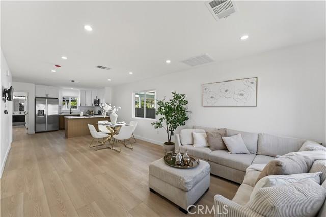 Los Angeles, California, 90044, United States, ,Residential,For Sale,1997733