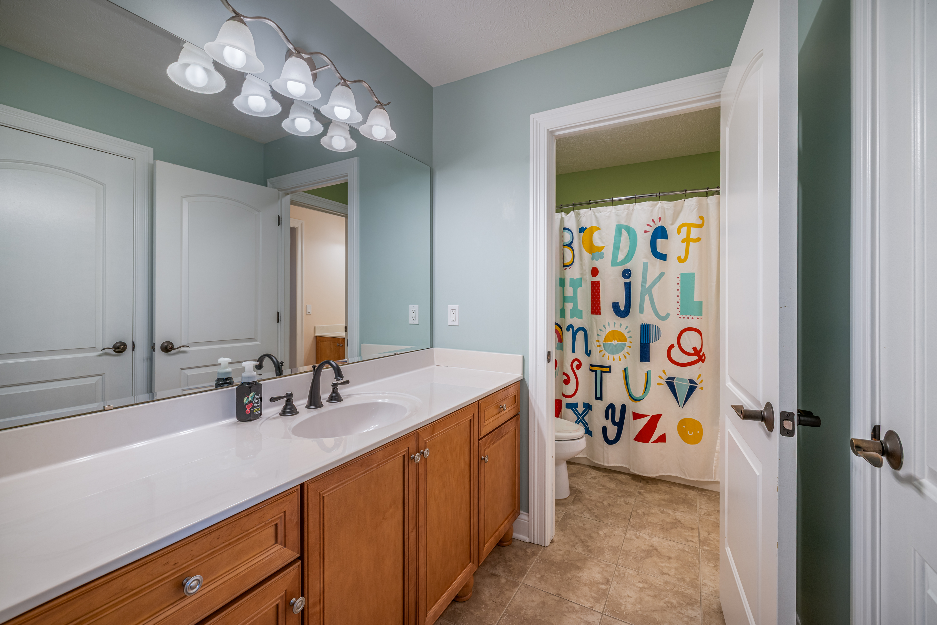 Strongsville, Ohio, 44136, United States, 4 Bedrooms Bedrooms, ,5 BathroomsBathrooms,Residential,For Sale,1988624