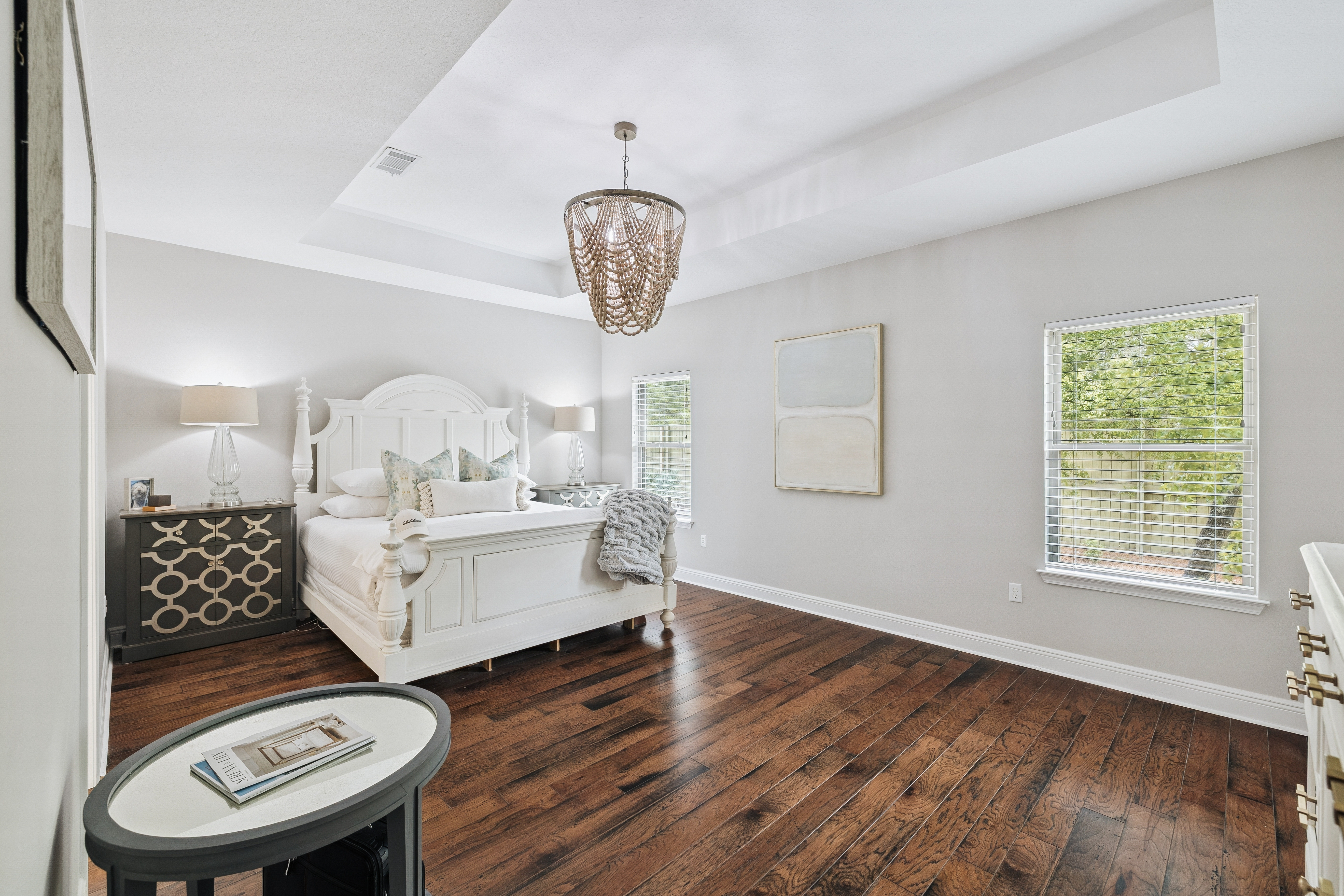  Immaculate, Spacious Single-Level Living Home with Screened Outdoor Living - 物件實景