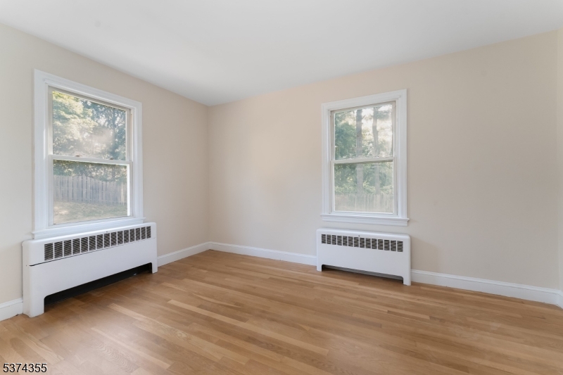 Clinton Town, New Jersey, 08809, United States, 3 Bedrooms Bedrooms, ,2 BathroomsBathrooms,Residential,For Sale,1901106