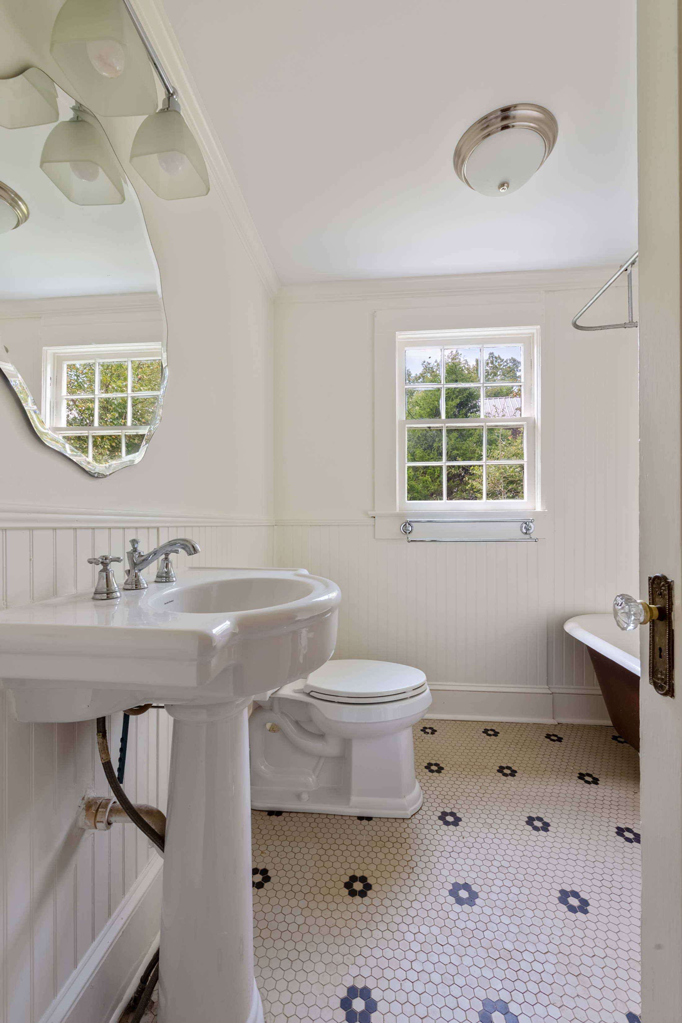  A Timeless Farmhouse Retreat on 7.3 Acres in Milton near Birmingham Crossroads - 物件實景