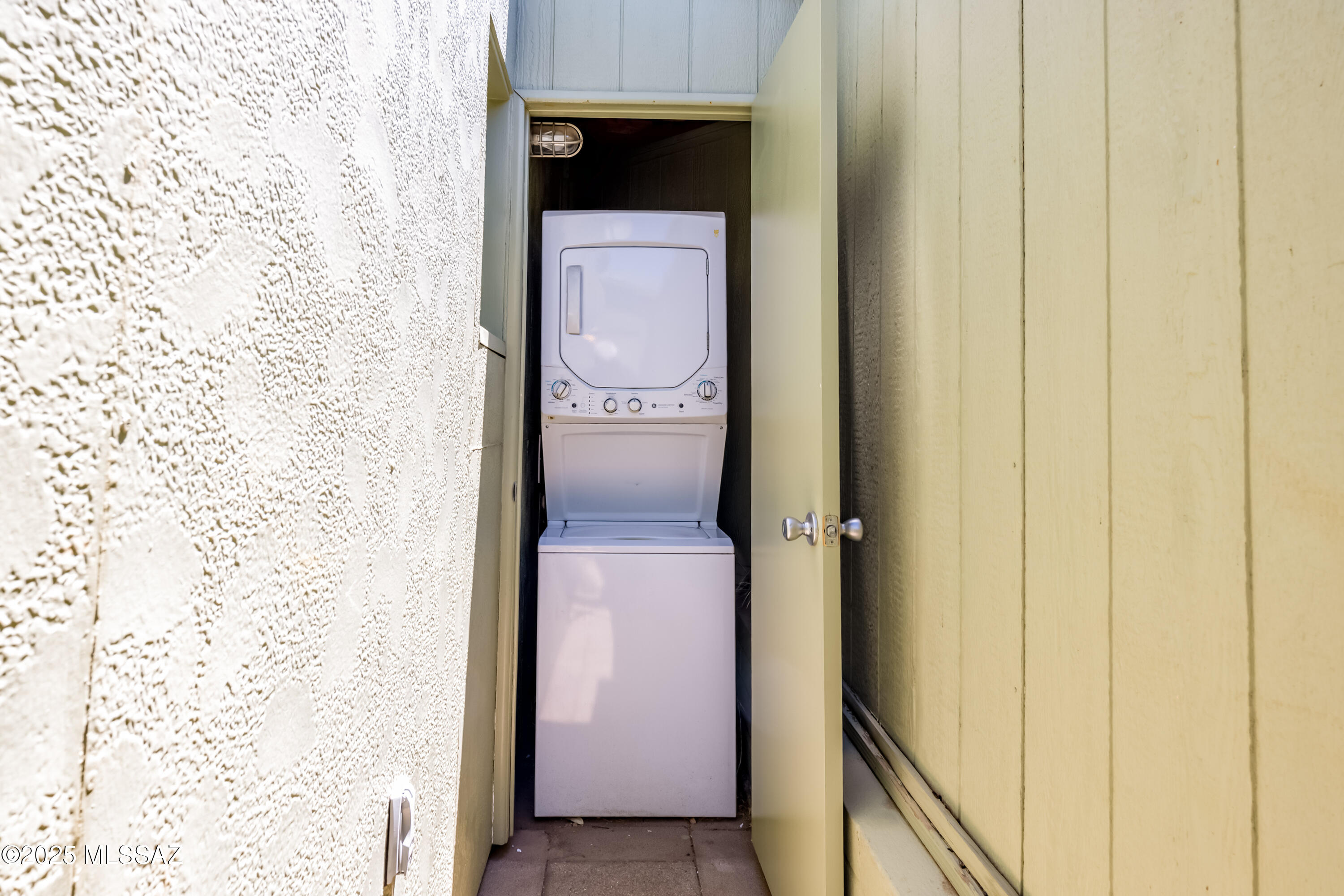 Tucson, Arizona, 85719, United States, 4 Bedrooms Bedrooms, ,3 BathroomsBathrooms,Residential,For Sale,1826834