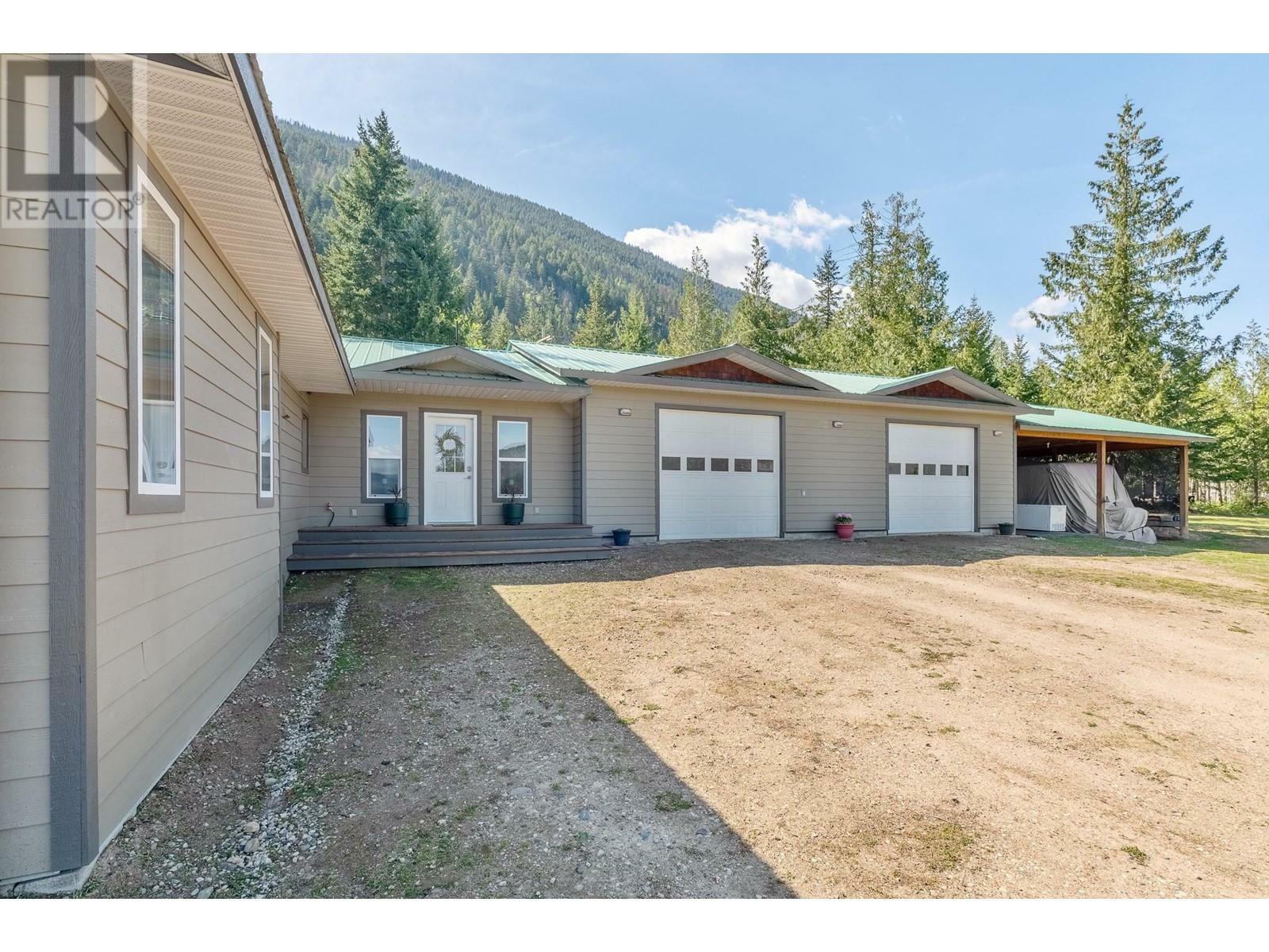 SALMON ARM, British Columbia, V1E 3A4, CA, 4 Bedrooms Bedrooms, ,2 BathroomsBathrooms,Residential,For Sale,1838776