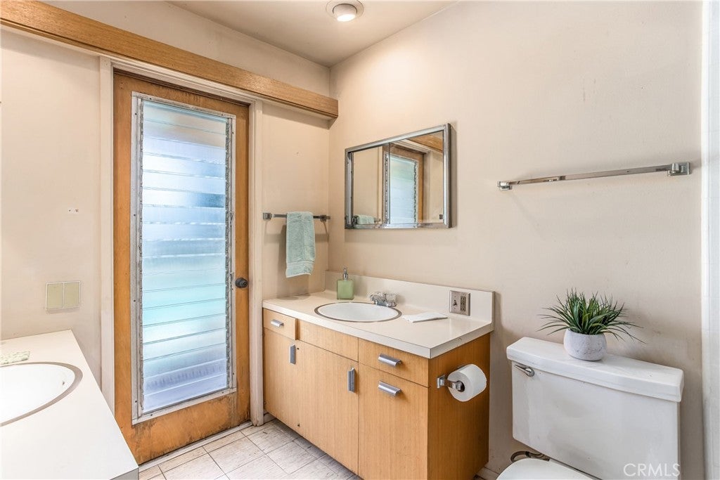 Redlands, California, 92373, United States, 4 Bedrooms Bedrooms, ,1 BathroomBathrooms,Residential,For Sale,1899993
