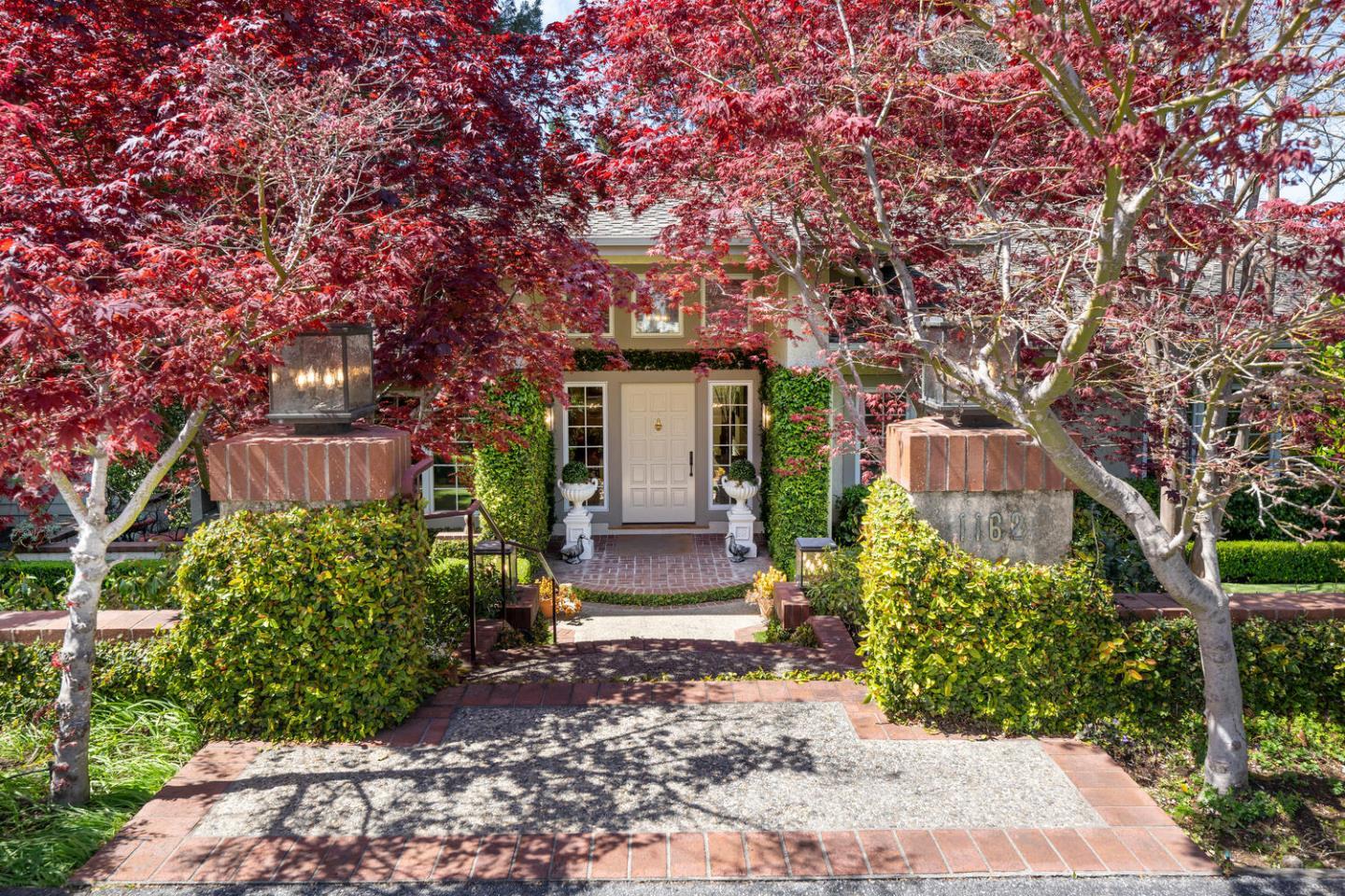 Hillsborough, California, 94010, United States, 4 Bedrooms Bedrooms, ,6 BathroomsBathrooms,Residential,For Sale,1941061