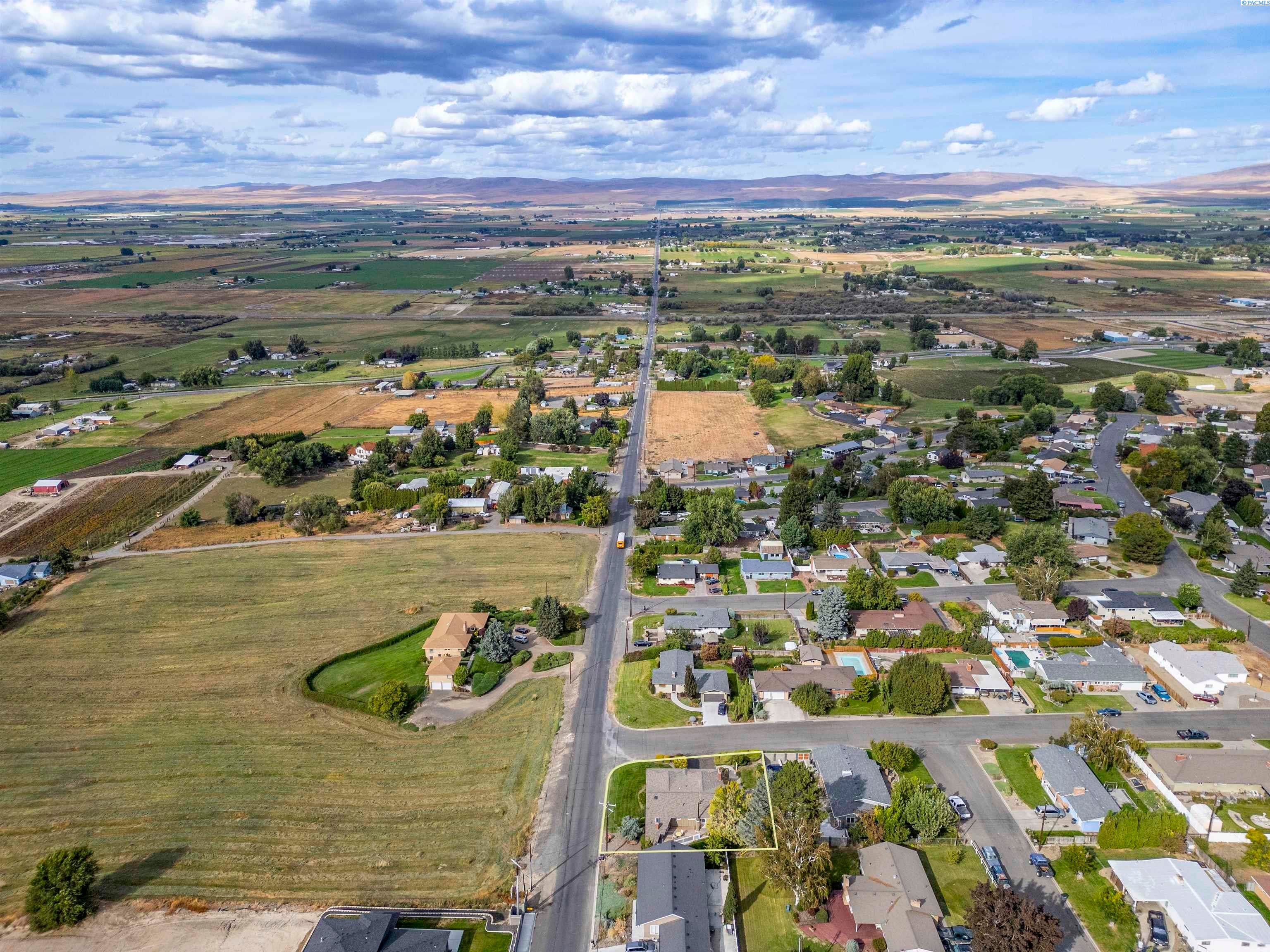 Sunnyside, Washington, 98944, United States, 3 Bedrooms Bedrooms, ,3 BathroomsBathrooms,Residential,For Sale,1973800