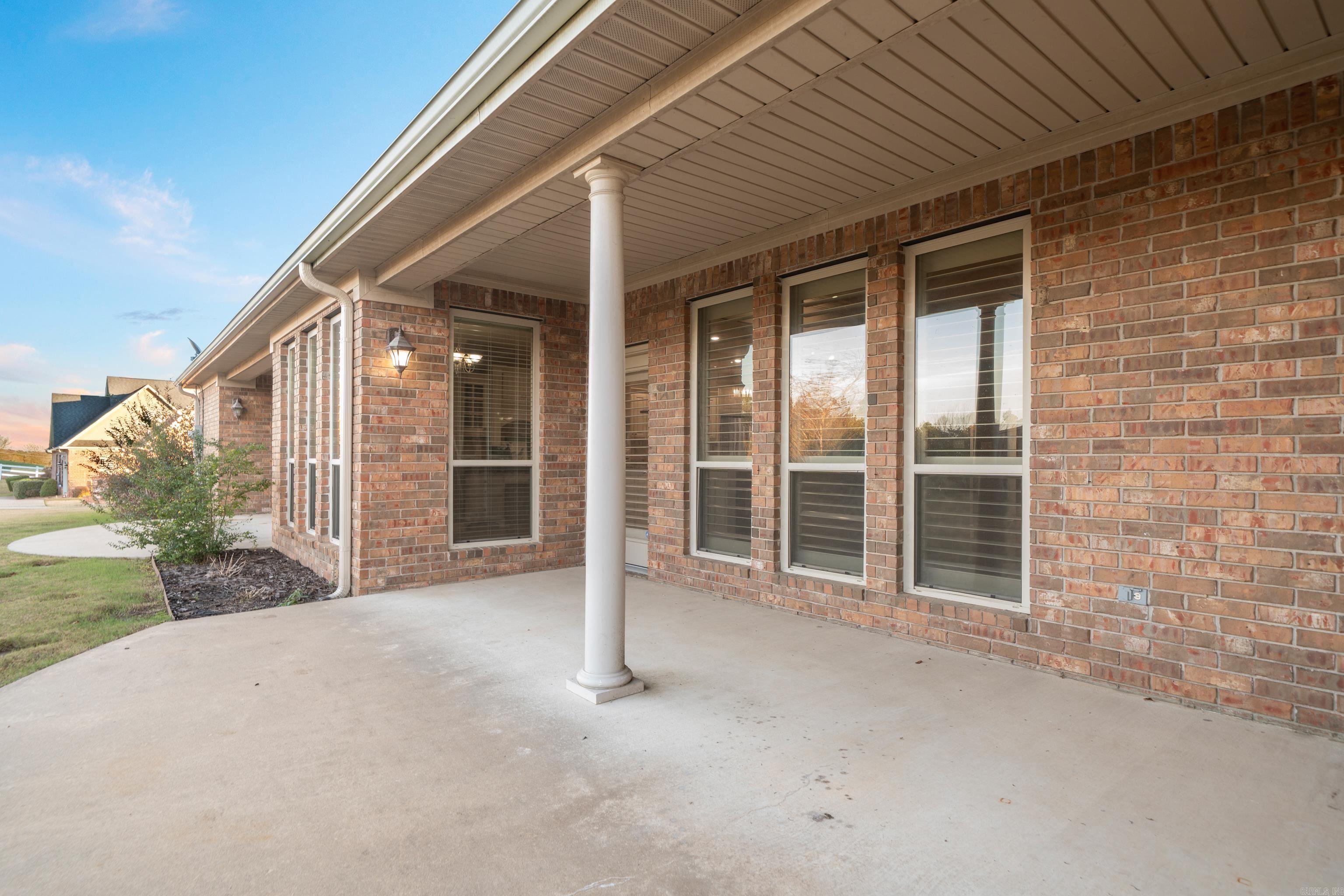 Hot Springs, Arkansas, 71913, United States, 4 Bedrooms Bedrooms, ,3 BathroomsBathrooms,Residential,For Sale,2006318