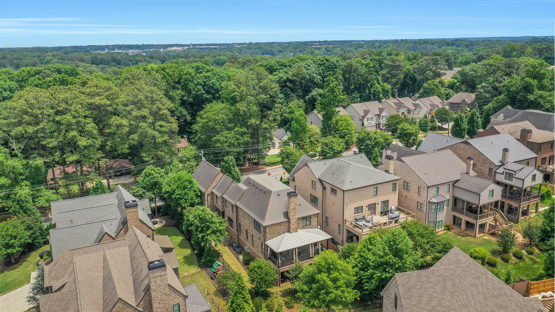  Sophisticated Brick Residence in Coveted Brookhaven Location - 物件實景