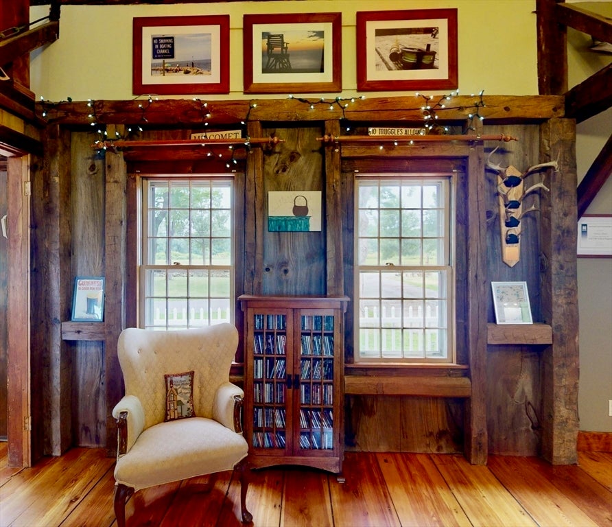 Hadley, Massachusetts, 01035, United States, 5 Bedrooms Bedrooms, ,3 BathroomsBathrooms,Residential,For Sale,1885251