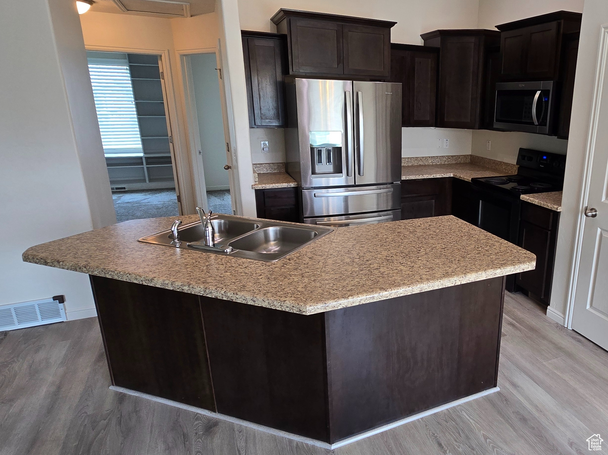 Saratoga Springs, Utah, 84045, United States, 3 Bedrooms Bedrooms, ,2 BathroomsBathrooms,Residential,For Sale,1942303