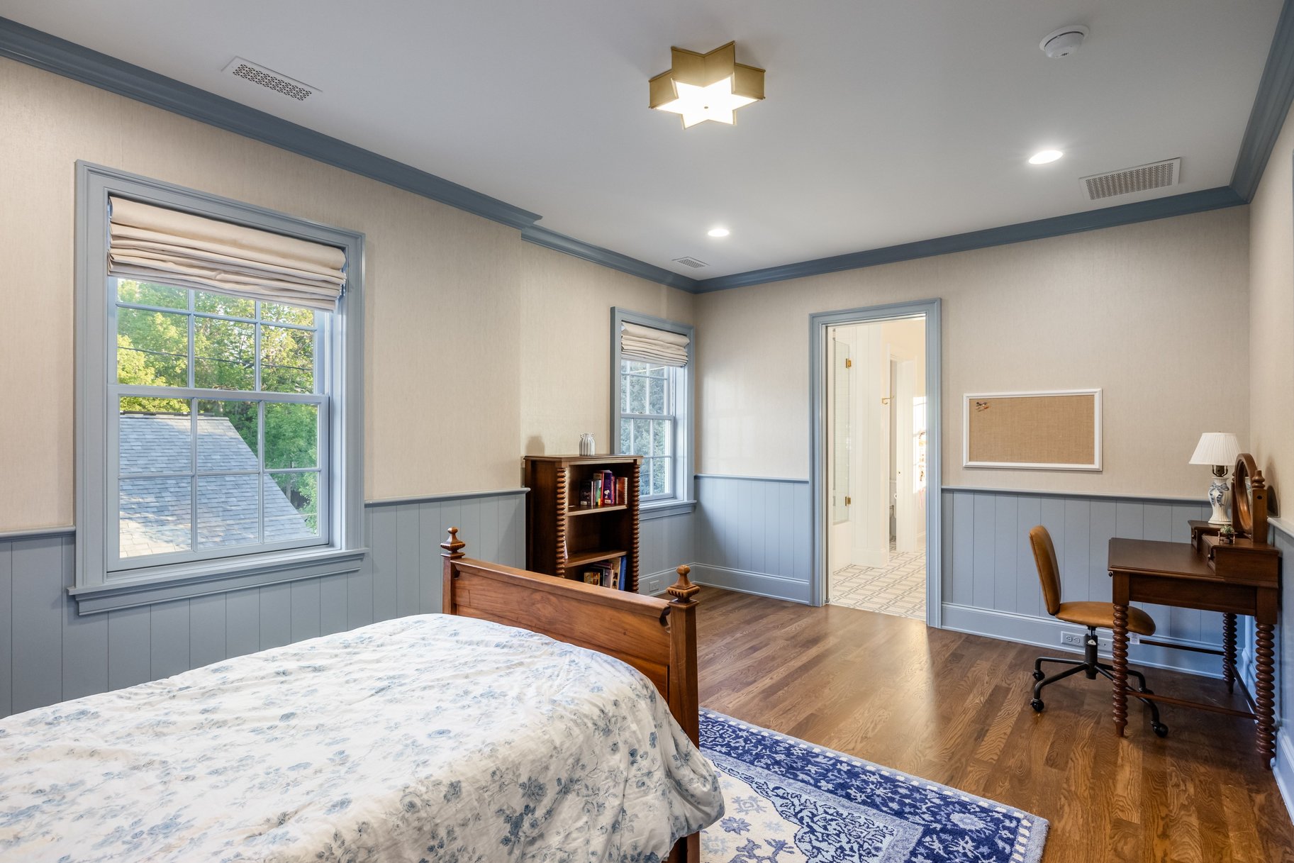  Timeless Colonial Charm Meets Refined Modern Luxury In This Storybook Retreat - 物件實景