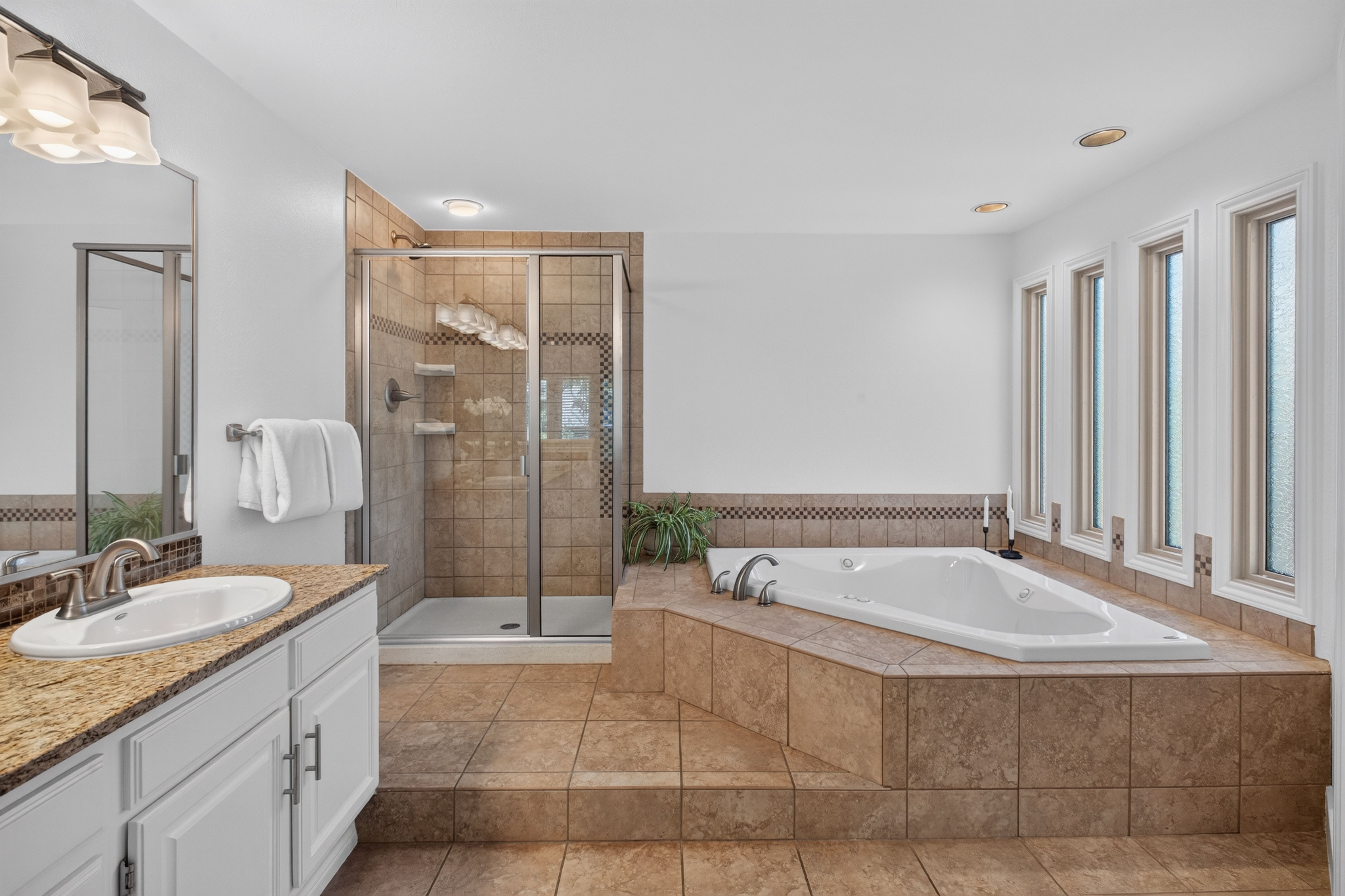  Heritage Greens Charmer: Modern Kitchen, Spa Primary & Secluded Yard - 物件實景