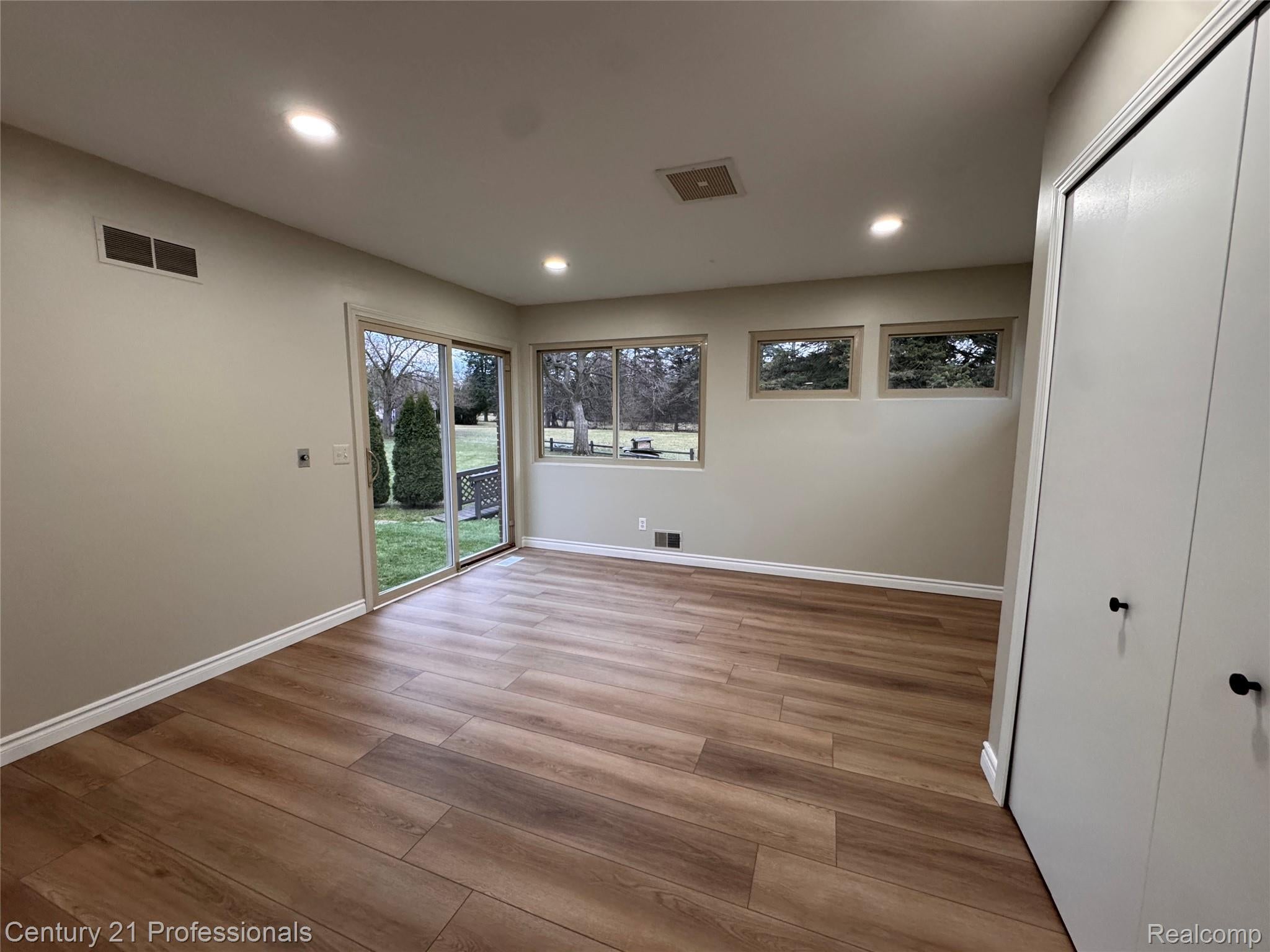 Troy, Michigan, 48085, United States, 4 Bedrooms Bedrooms, ,3 BathroomsBathrooms,Residential,For Sale,2009052