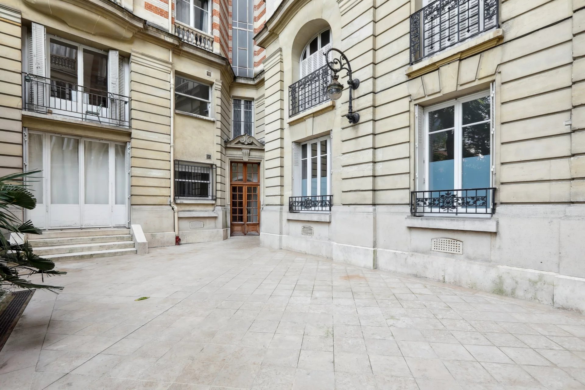Paris 16th, Île-de-France, 75016, FR, ,Residential,For Sale,1988058