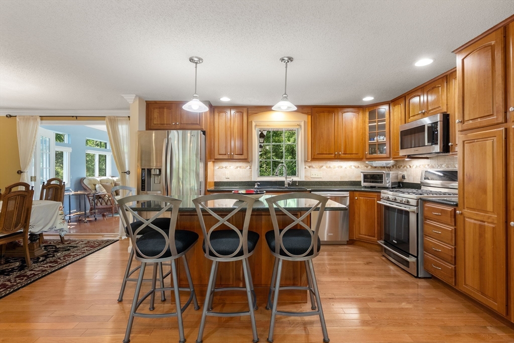Agawam, Massachusetts, 01030, United States, 4 Bedrooms Bedrooms, ,3 BathroomsBathrooms,Residential,For Sale,1933274