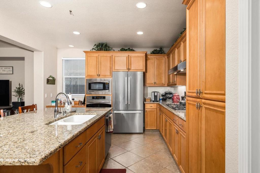 Oakdale, California, 95361, United States, 4 Bedrooms Bedrooms, ,2 BathroomsBathrooms,Residential,For Sale,1981612