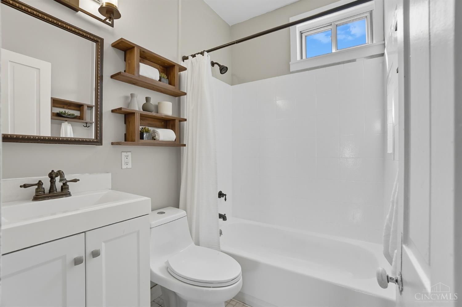 Cincinnati, Ohio, 45226, United States, ,Residential,For Sale,1996186