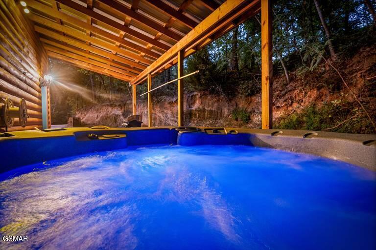 Sevierville, Tennessee, 37876, United States, 2 Bedrooms Bedrooms, ,4 BathroomsBathrooms,Residential,For Sale,2019046