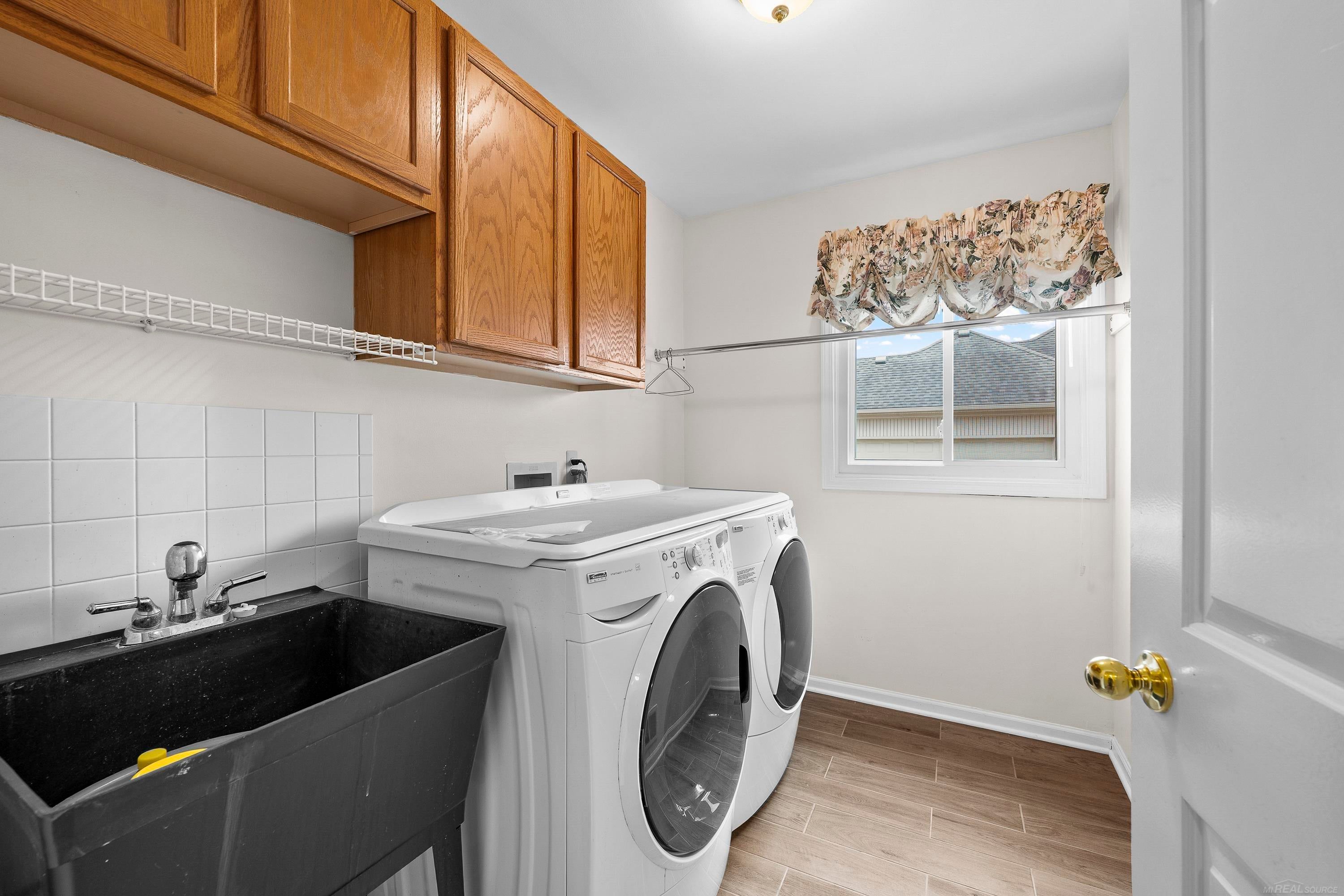 Shelby Twp, Michigan, 48315, United States, 4 Bedrooms Bedrooms, ,4 BathroomsBathrooms,Residential,For Sale,1987428