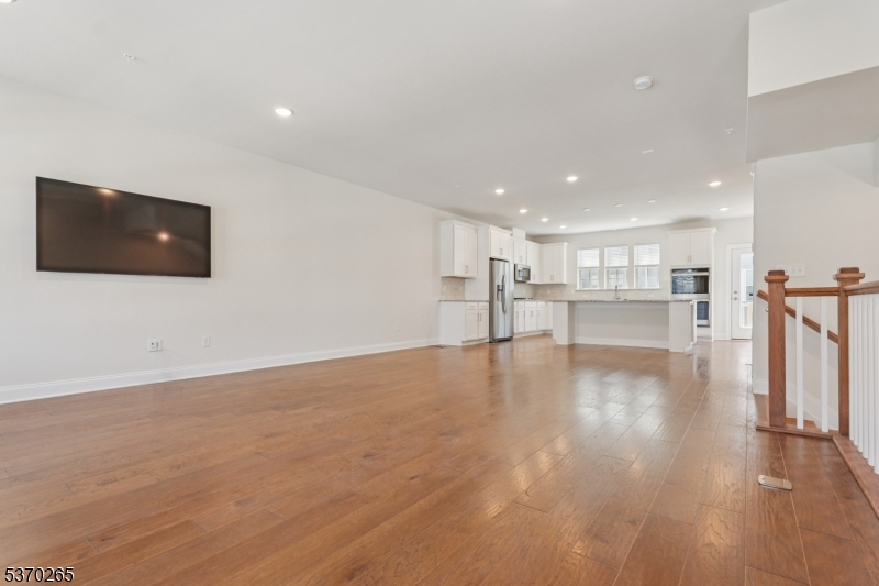 Warren Twp., New Jersey, 07059, United States, 4 Bedrooms Bedrooms, ,4 BathroomsBathrooms,Residential,For Sale,1940451