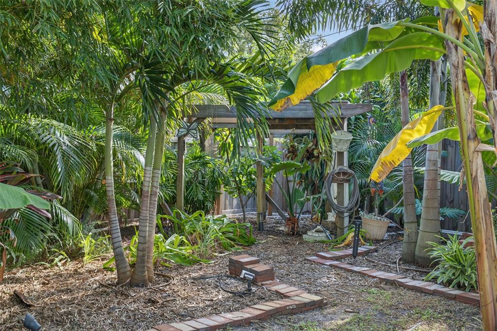 Sarasota, Florida, 34239, United States, 3 Bedrooms Bedrooms, ,2 BathroomsBathrooms,Residential,For Sale,1991192