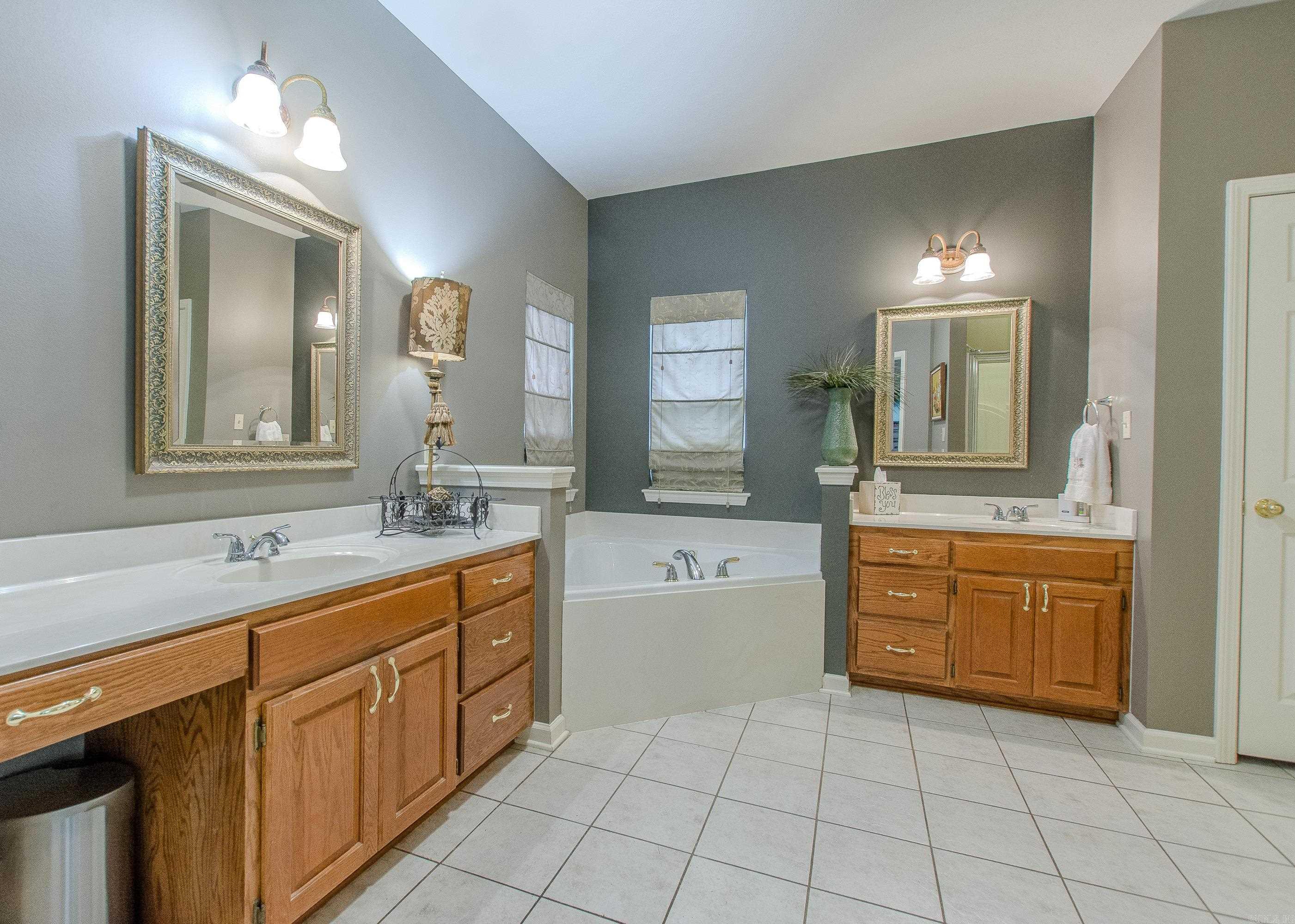 Benton, Arkansas, 72019, United States, 4 Bedrooms Bedrooms, ,4 BathroomsBathrooms,Residential,For Sale,1932840