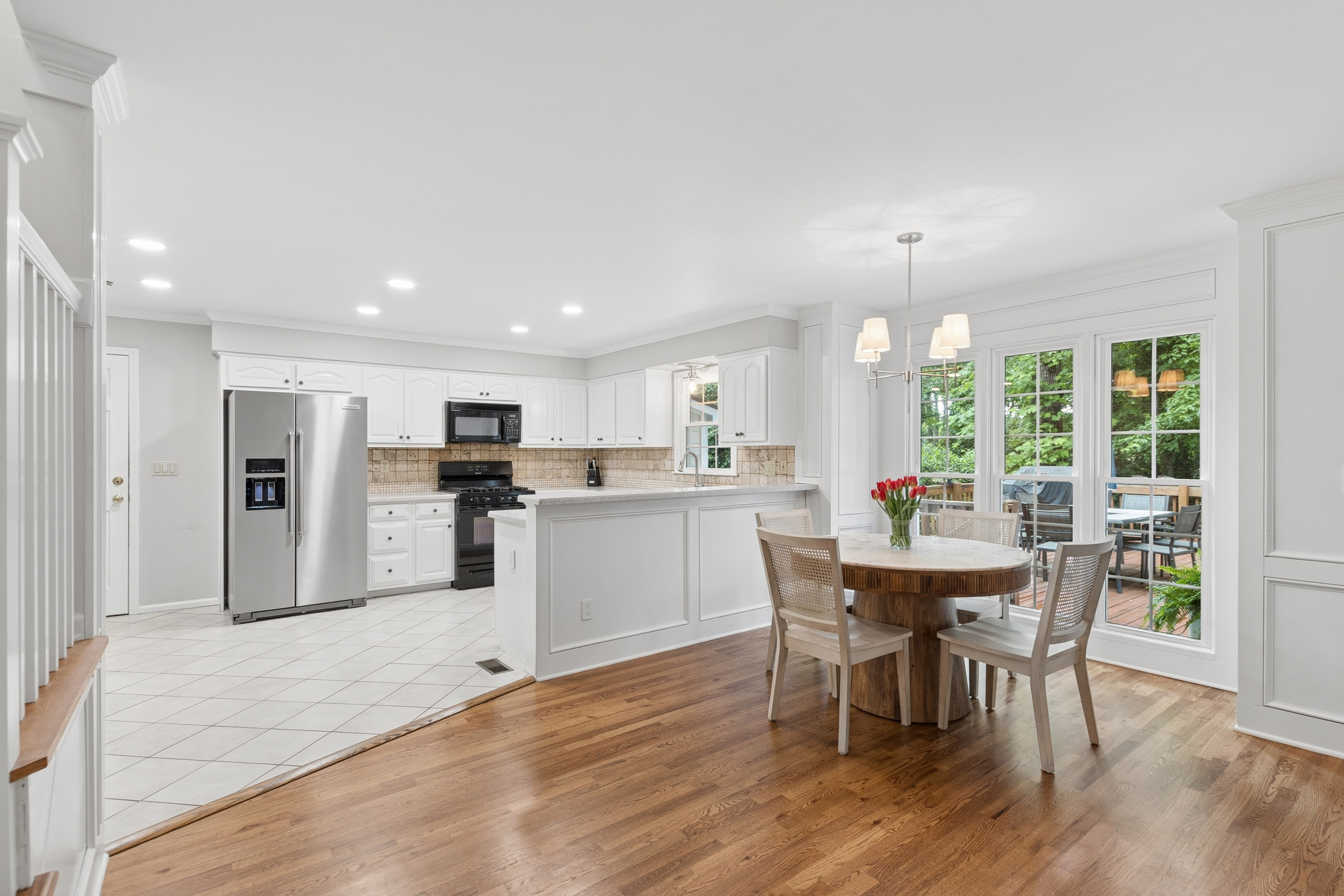  Beautifully Updated Home Blends Timeless Style with Elevated Designer Finishes - 物件實景
