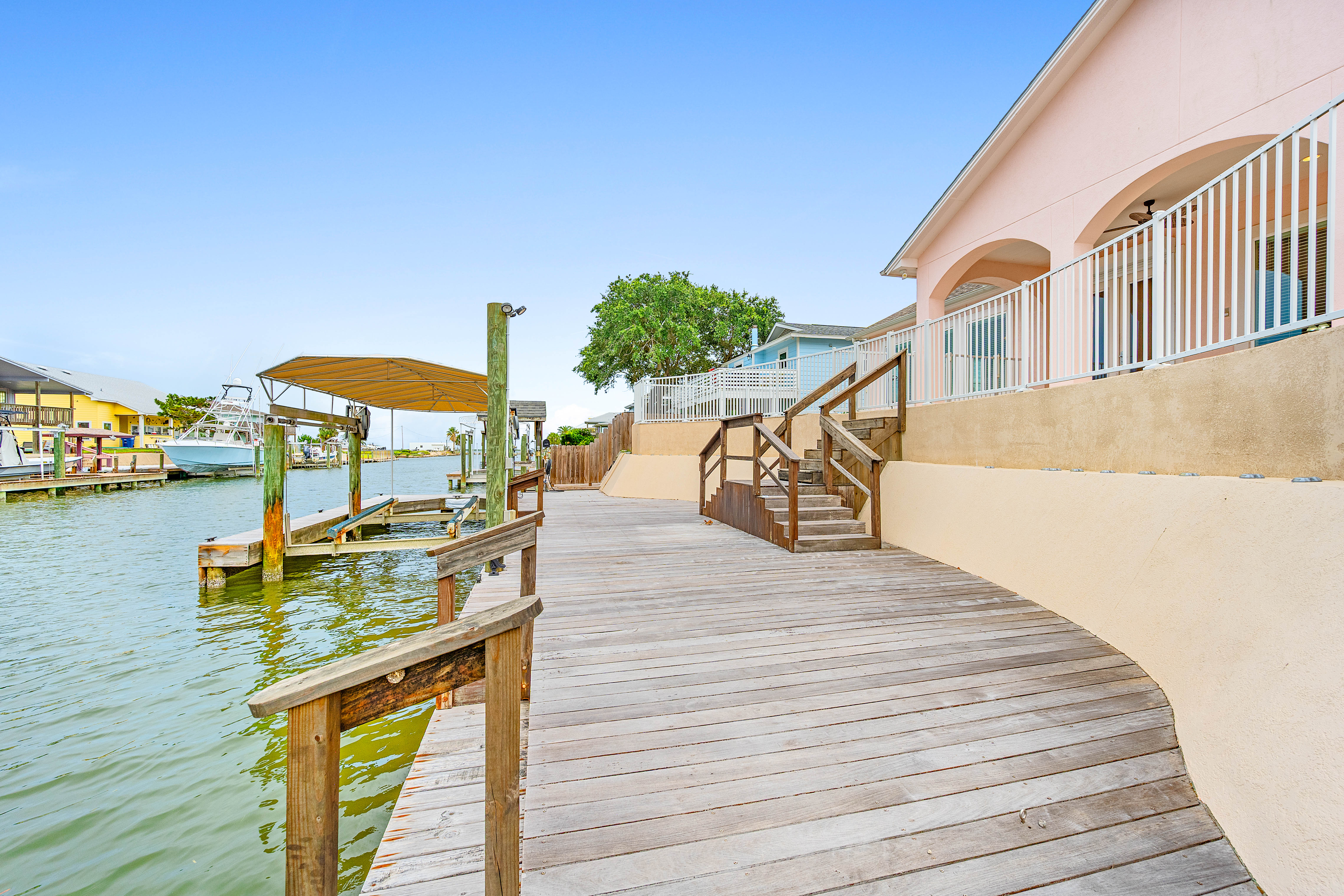  Waterfront Retreat with Heated Pool and Boat Lift - 物件實景