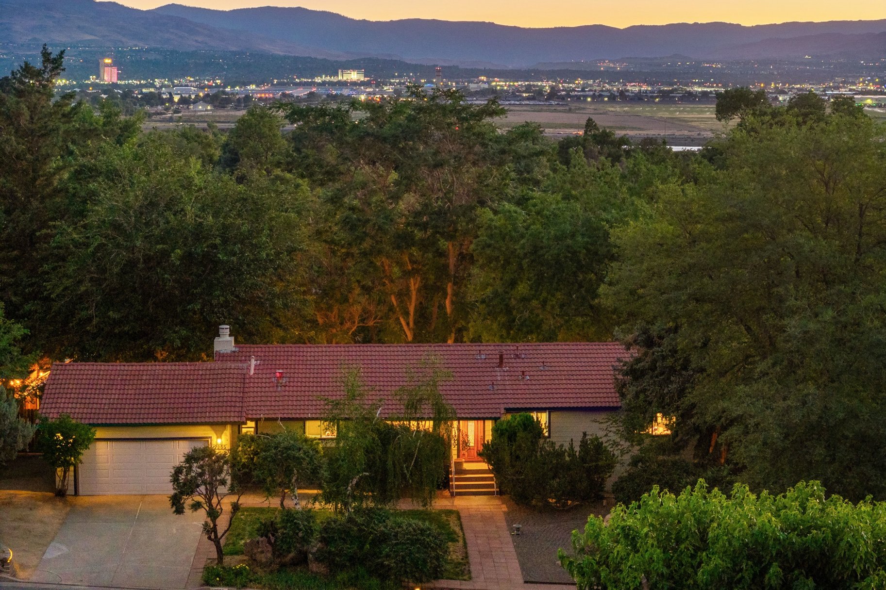  exceptional residence in a neighborhood where  homes seldom become available - 物件實景