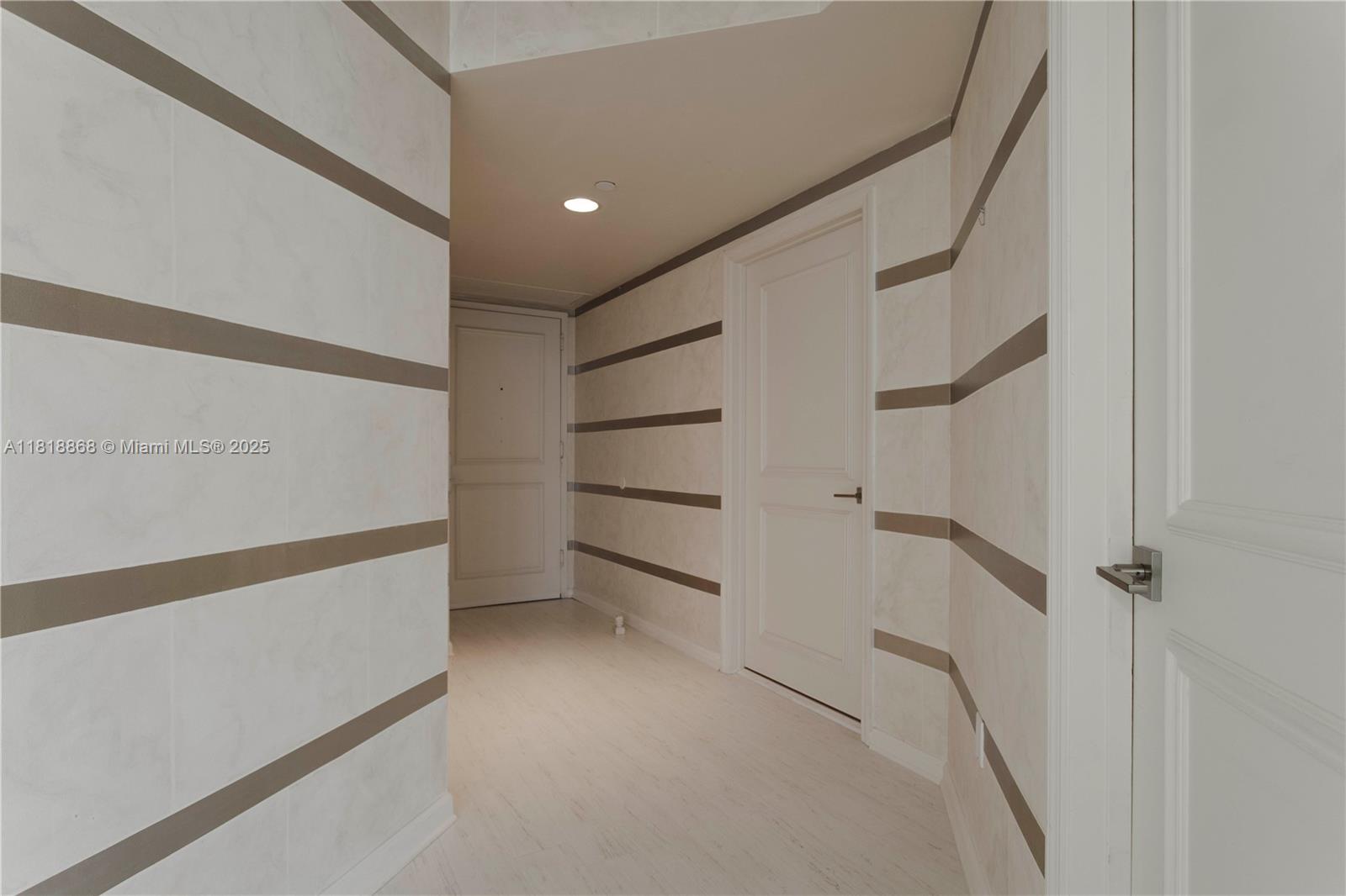 Miami Beach, Florida, 33140, United States, 2 Bedrooms Bedrooms, ,2 BathroomsBathrooms,Residential,For Sale,1849750