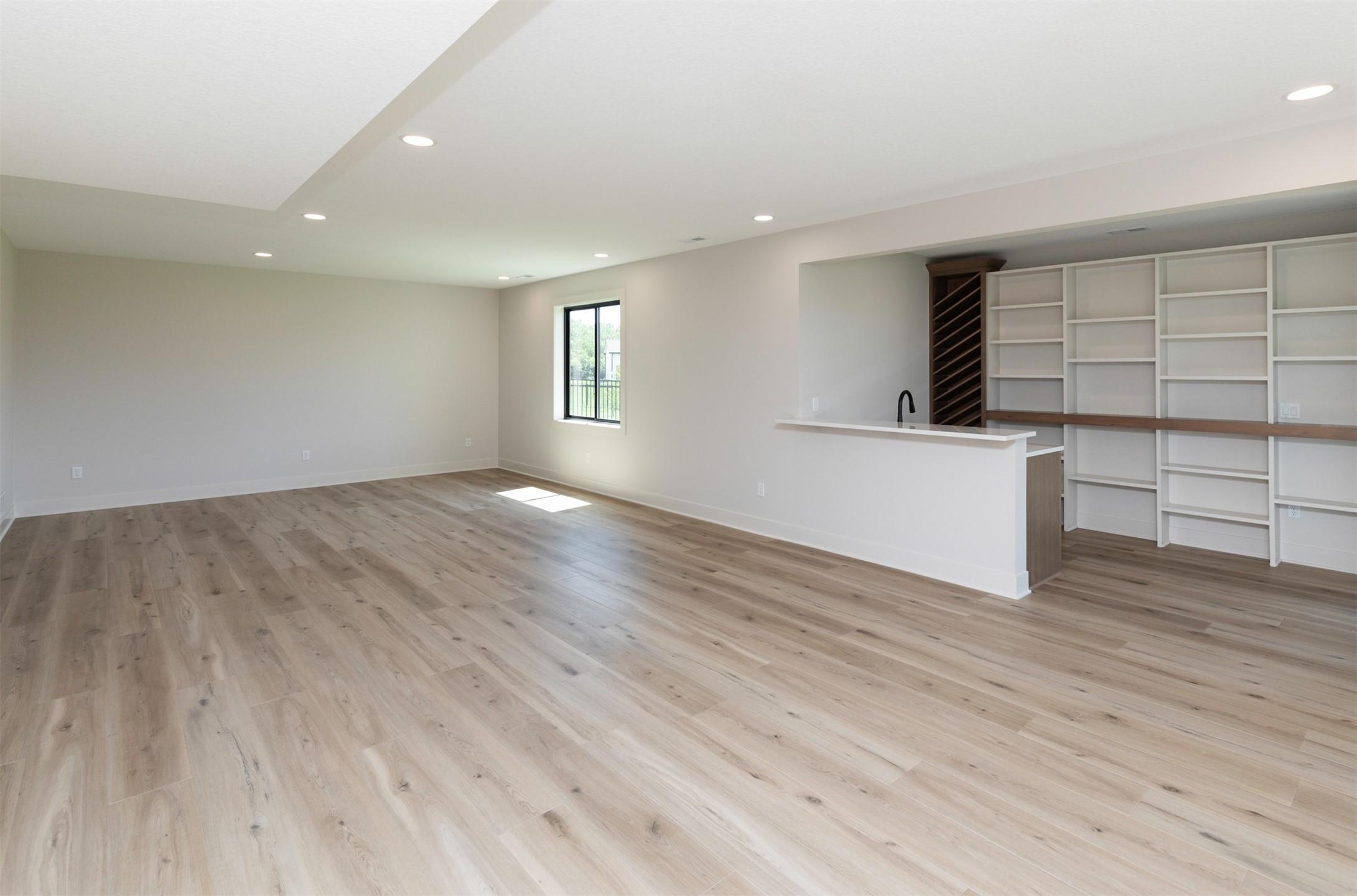 Clive, Iowa, 50325, United States, 5 Bedrooms Bedrooms, ,3 BathroomsBathrooms,Residential,For Sale,1910418