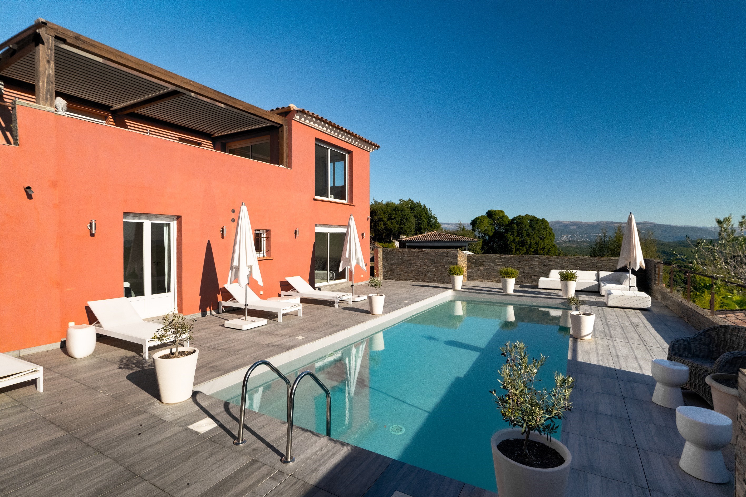  Villa for sale in Adrets-de-l’Estérel with sea view and pool, French Riviera - 物件實景