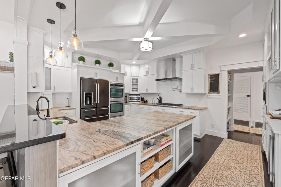 El Paso, Texas, 79936, United States, 5 Bedrooms Bedrooms, ,5 BathroomsBathrooms,Residential,For Sale,1980417